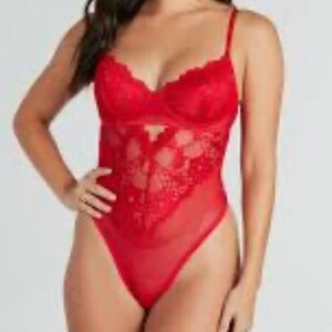 NWT Fashion Nova Hopelessly Sz M Red Lace Bra with Intricate Detailing teddy